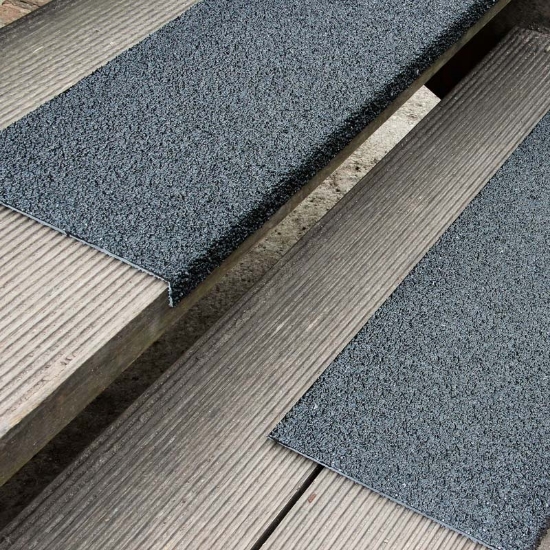  profil na schody o duż. nat. ruchu  CZARNY 230x2500x30mm