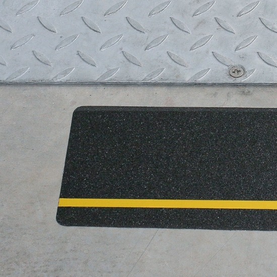  Taśma antypoślizgowa czarna z żółtym paskiem - rolka  100mm x 18,3m