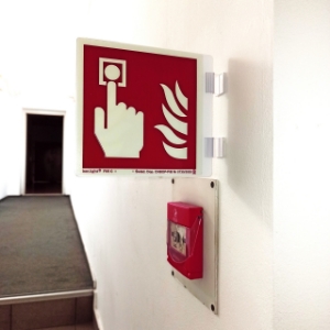 Obrazek dla kategorii Znak uchylny ALARM POŻAROWY (F05) fotoluminescencyjny